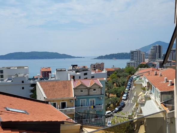 Magnificent apartment in Rafailovici close to the sea