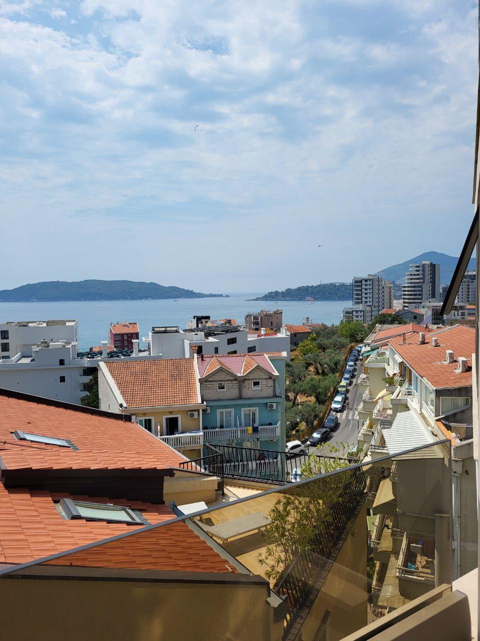 Magnificent apartment in Rafailovici close to the sea