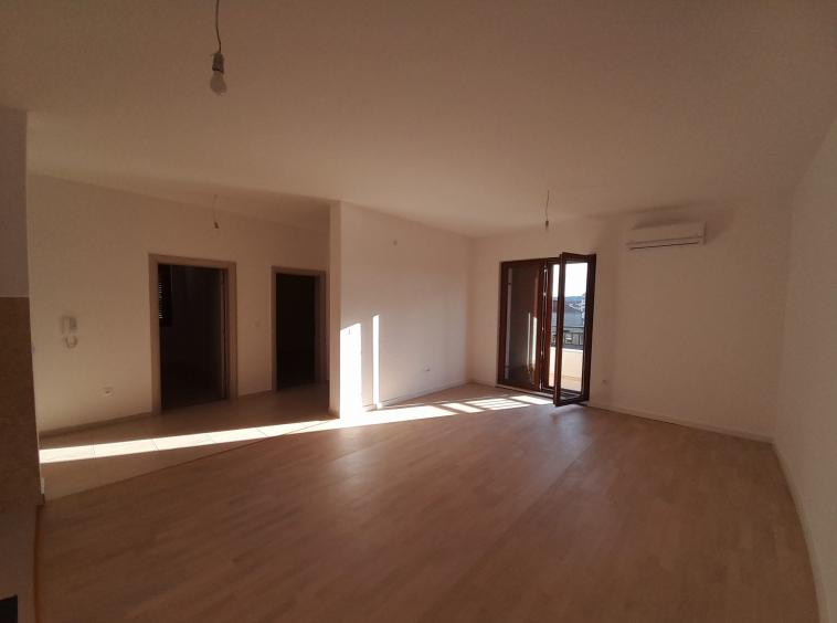 apartment-with-3-bedrooms-in-tivat-near-the-center