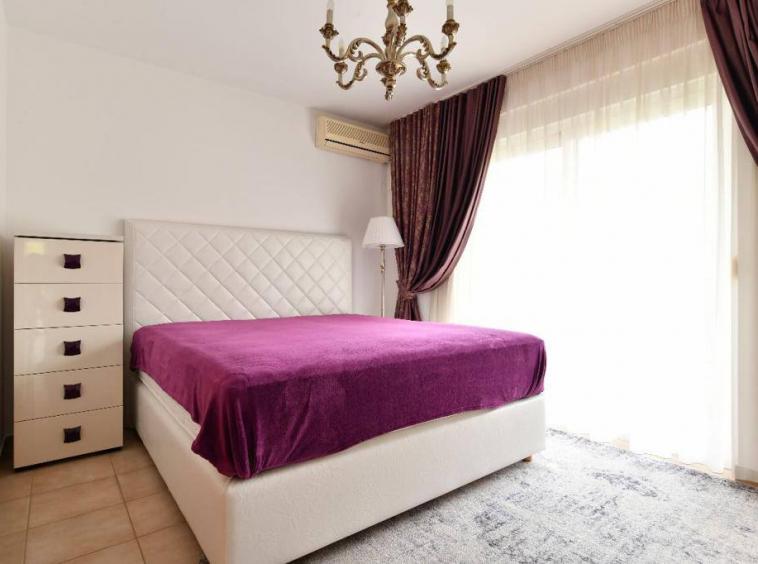 Сomfortable apartment with 3 bedrooms in Becici