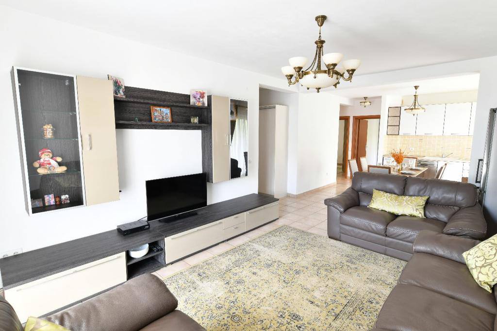 Сomfortable apartment with 3 bedrooms in Becici