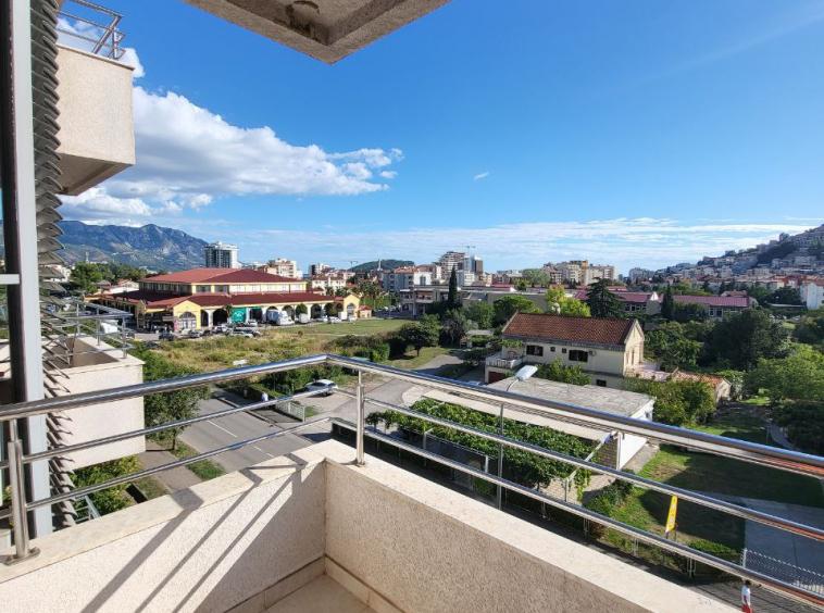 Family apartment with 3 bedrooms in Budva