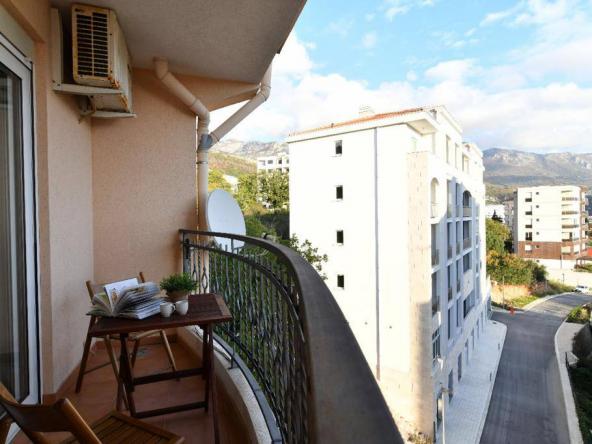 Сomfortable apartment with 3 bedrooms in Becici