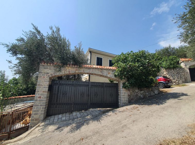 buy house montenegro