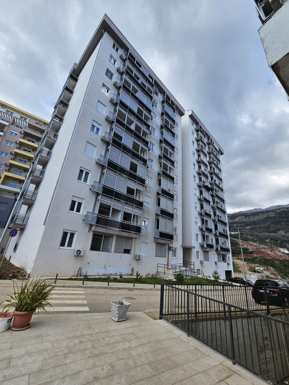 montenegro estate agents