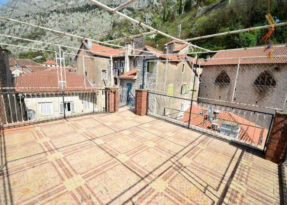 buy house in kotor