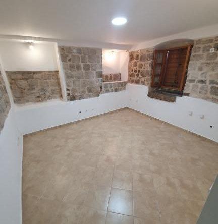 buy house in kotor