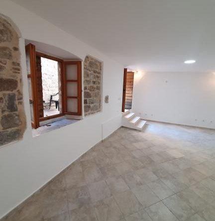 buy house in kotor
