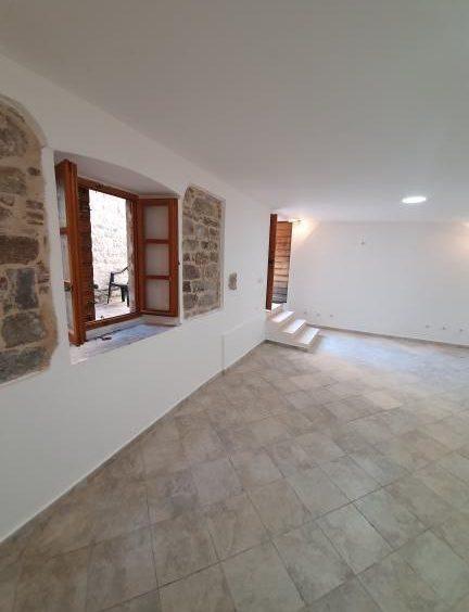 buy house in kotor