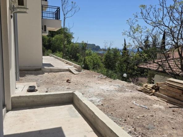 Modern 41 m² apartment for sale in Podkošljun, Budva. Ground floor unit in a new building, 20 minutes walk to the sea. No 3% property transfer tax. Excellent investment opportunity.